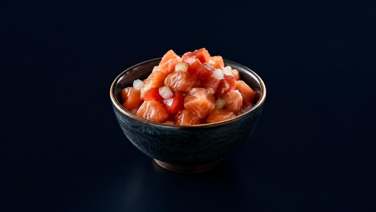 Lomi salmon with tomato and onion